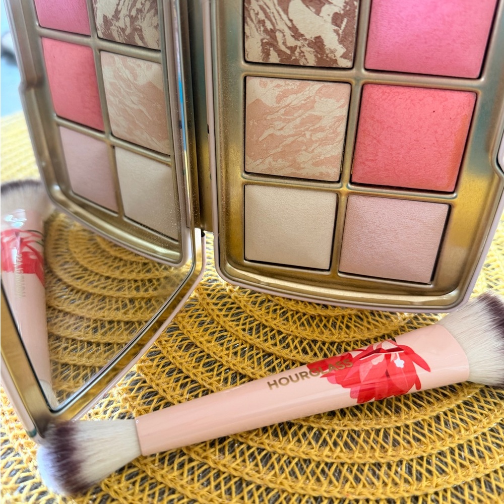 Hourglass Floral Deer Compact & Matching Double-Ended Brush - Pink, Coral, Gold - Picture 3 of 9